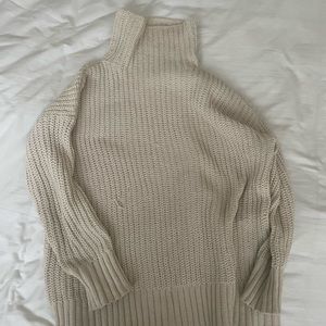 Artie cream turtleneck size XS